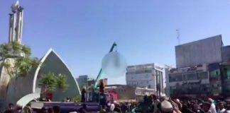 Afghanistan cadaveri impiccati in piazza