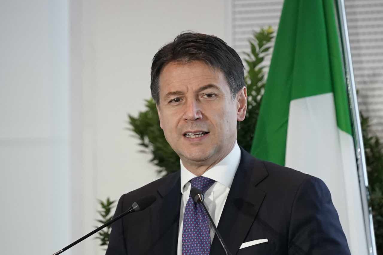 Giuseppe Conte attacca Renzi