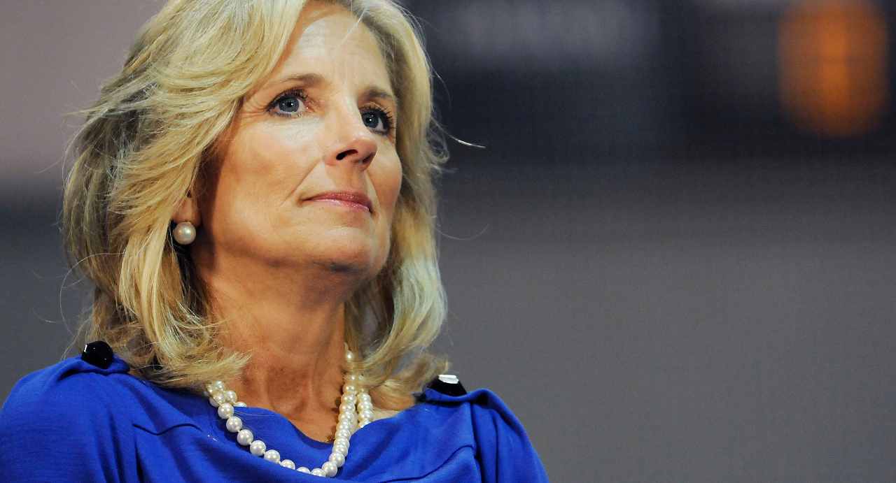 Jill Biden commossa a Napoli. Chi è la prima first lady italo-americana