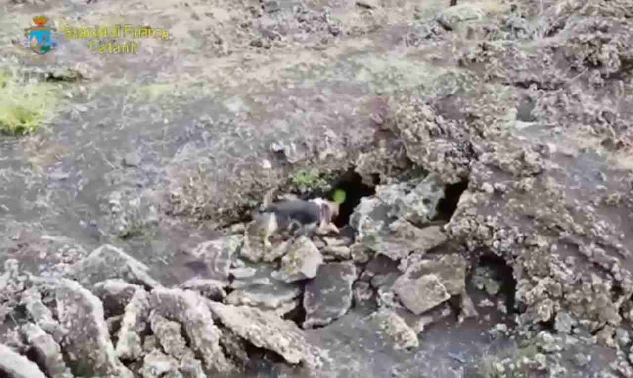 Resti umani trovati grotta Etna