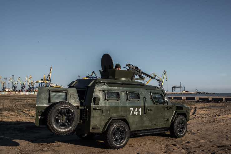Militari Ucraina controllano confini Russia 