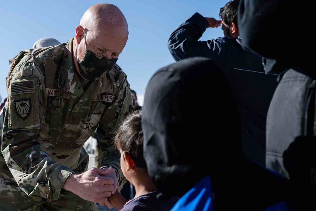 Neonato disperso aeroporto Kabul Afghanistan