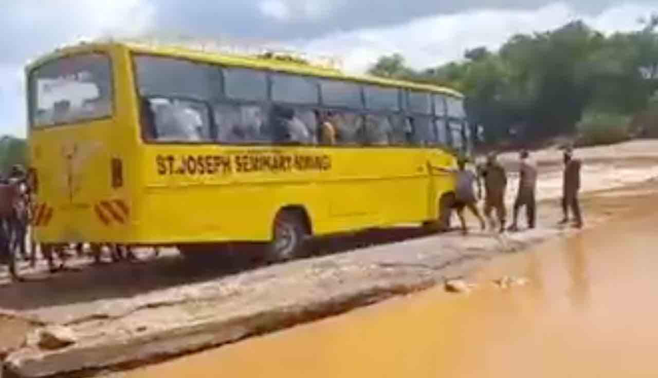 Incidente fiume Kenya morti feriti