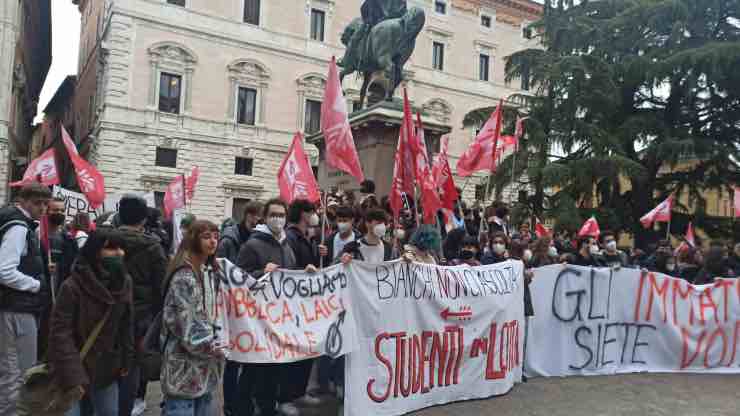 Studenti protesta Milano collettivi studenteschi