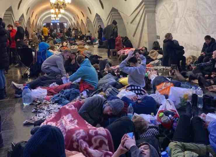 Metropolitana Kharkiv sfollati guerra Ucraina 