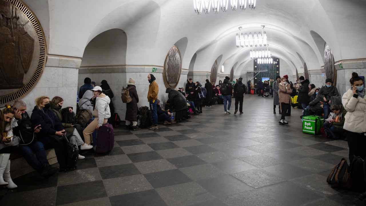 Ucraina metro Kiev bimba nata