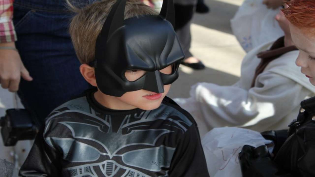 Bambino fuggito Batman 