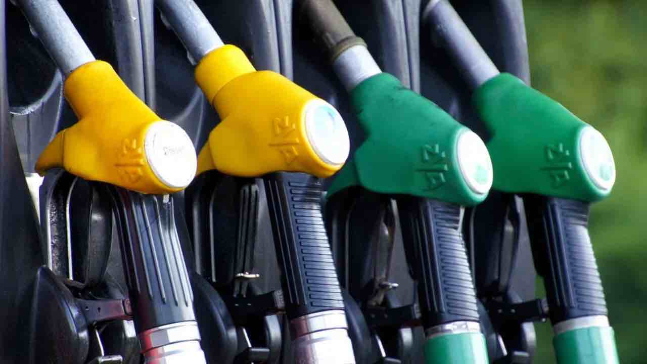 Caro carburante prezzo diesel benzina decreto