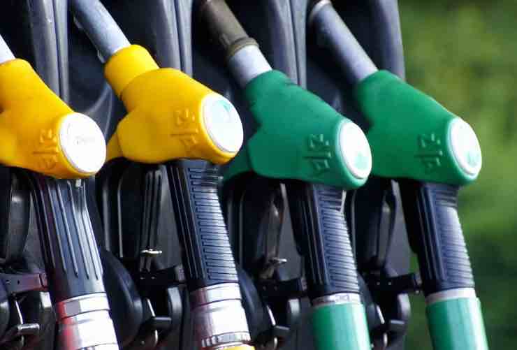 Caro carburanti bollette costi aumento