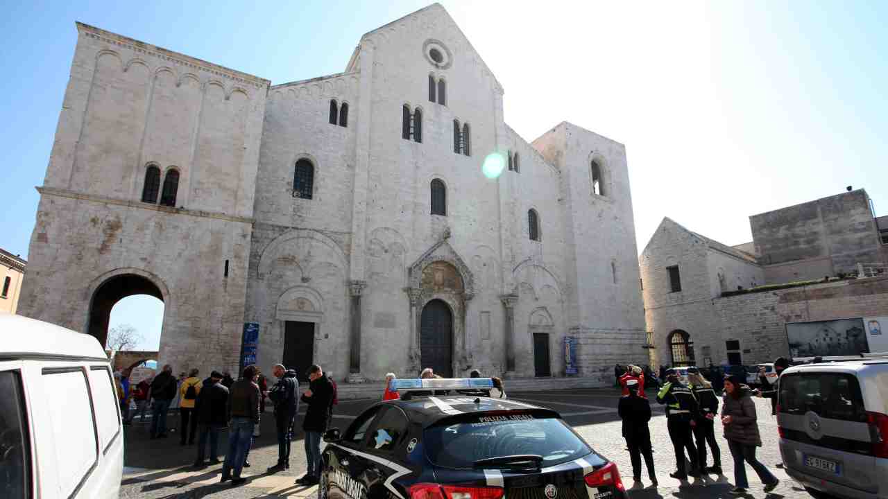 Basilica di San Nicola e Polizia