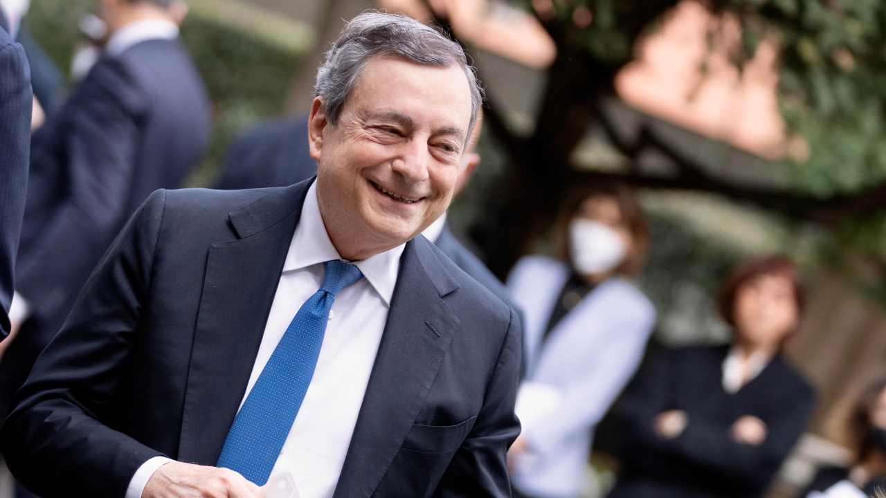 Mario Draghi sorridente