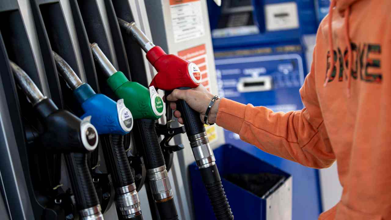 Taglio benzina e diesel