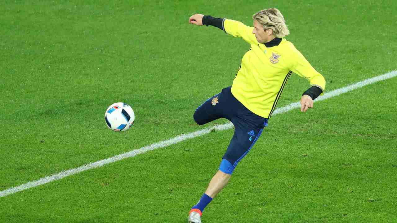 Tymoshchuk in un campo di calcio