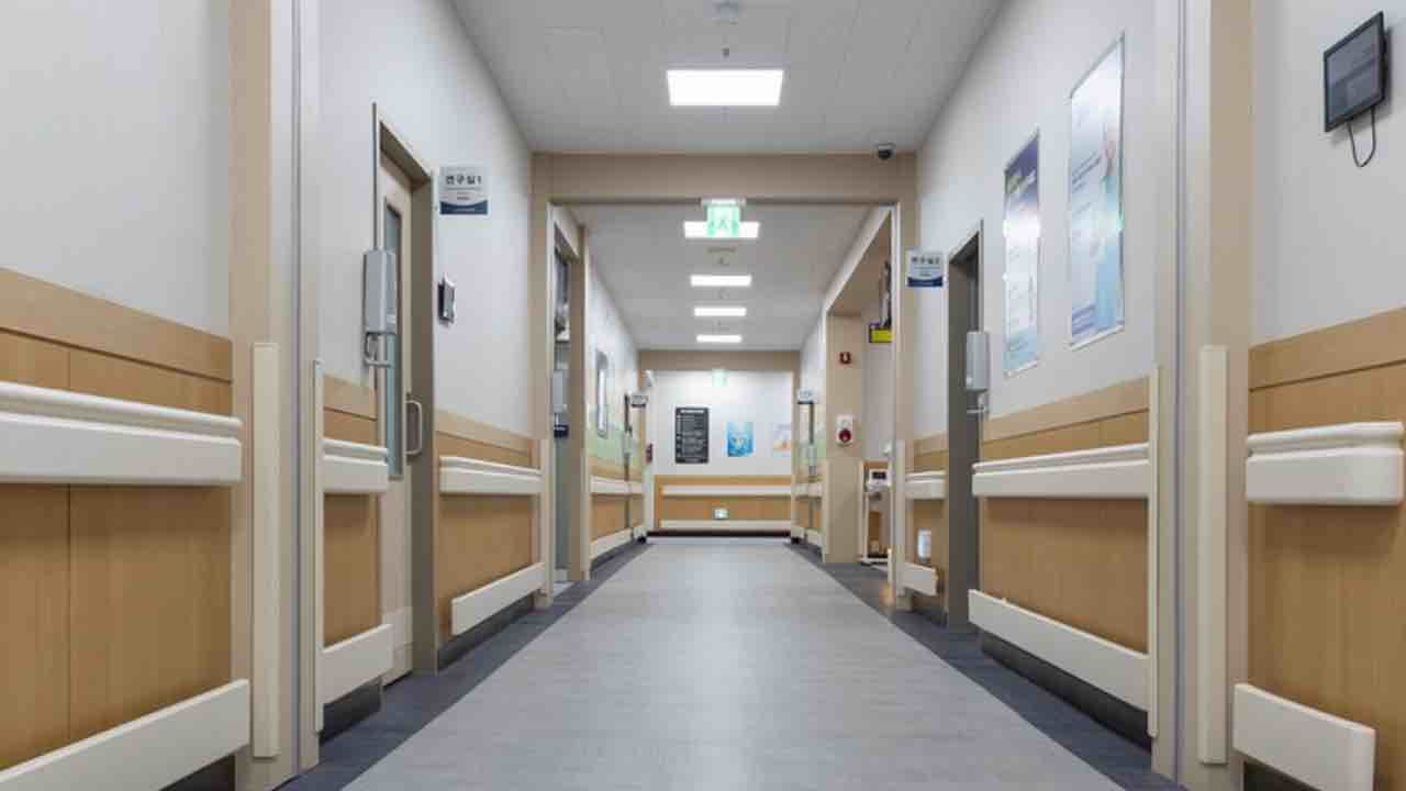 Uomo di 74 anni cade in ospedale e muore dopo una settimana