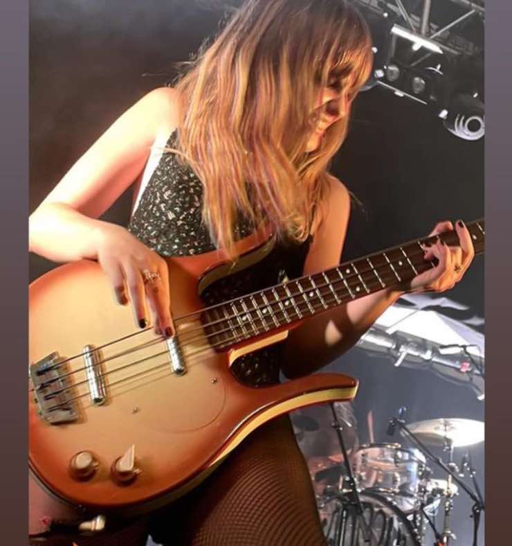 Maneskin Victoria bass