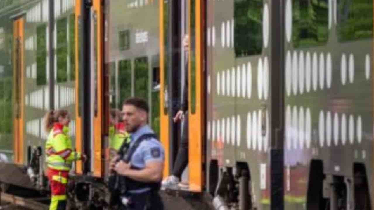 Attentato treno regionale possibile matrice islamica