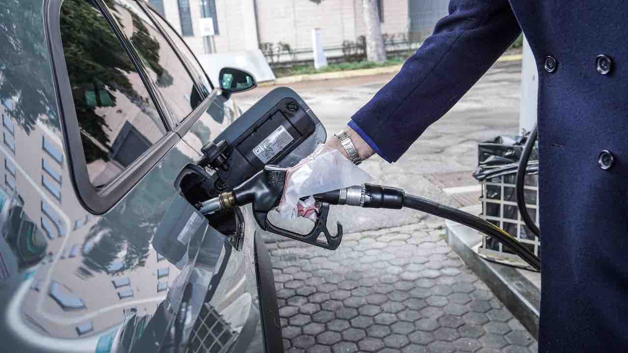 Vendita auto diesel e benzina dal 2035