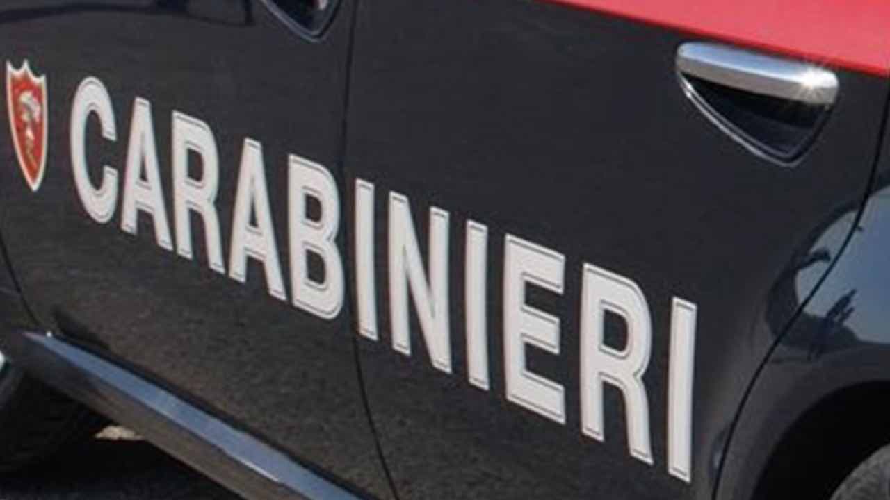 Padre costringe figlio a compiere rapine insieme