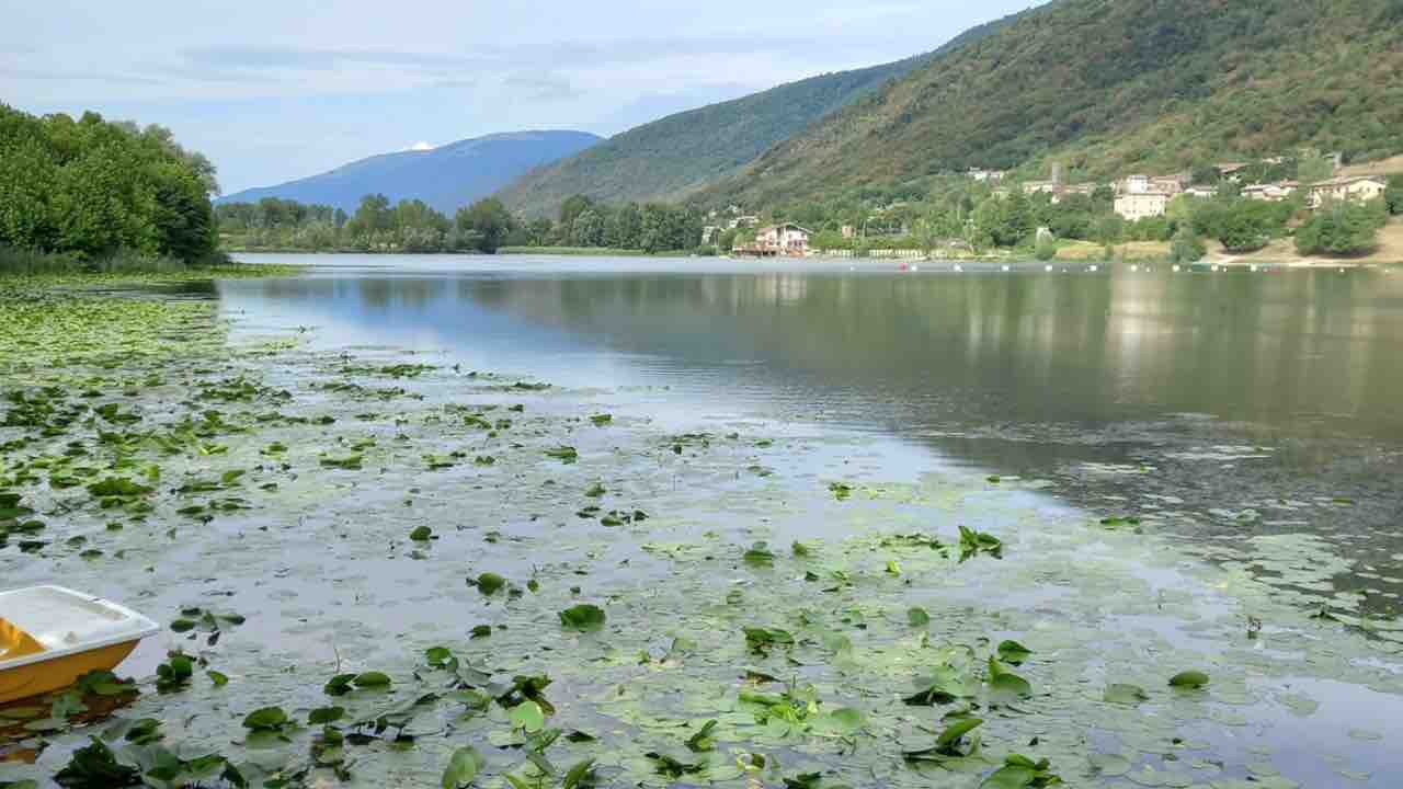 Bambina morta lago indagini