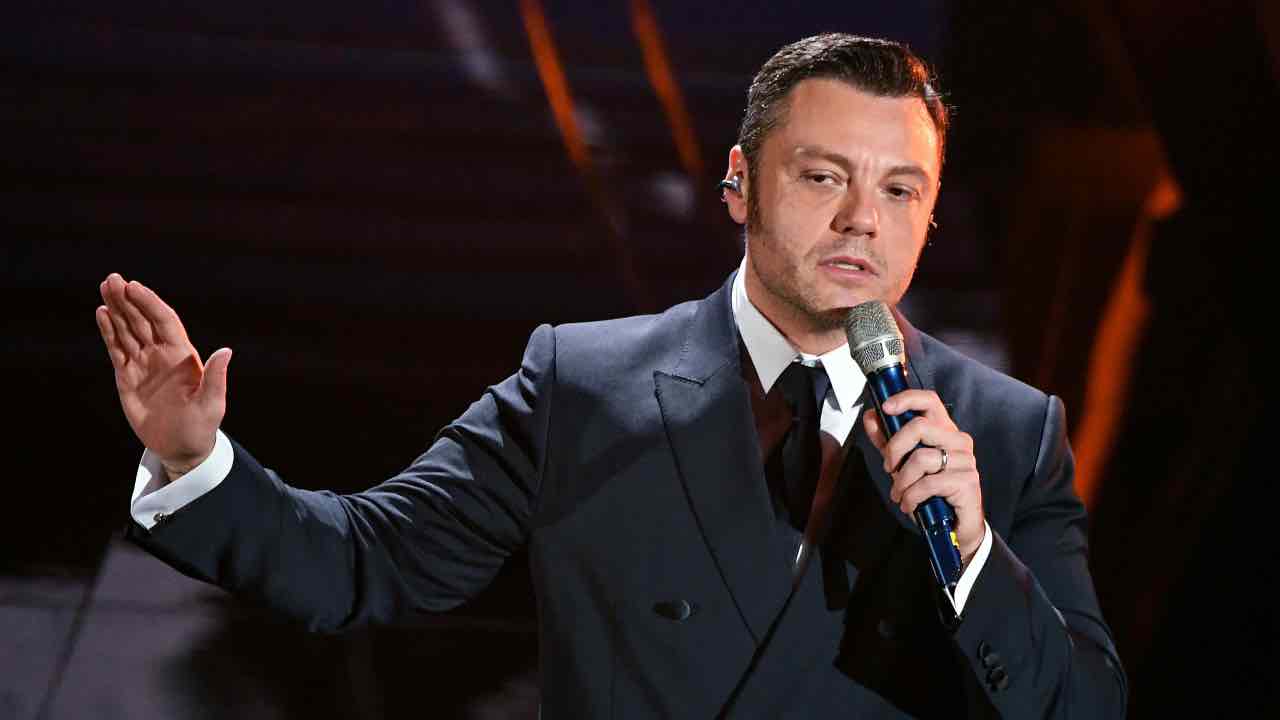 Tiziano Ferro accusa plagio produttore Canova