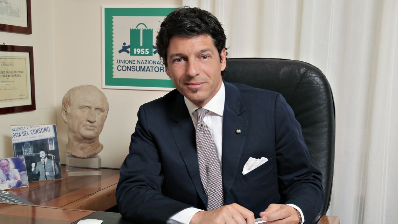 Caro prezzi, Massimiliano Dona