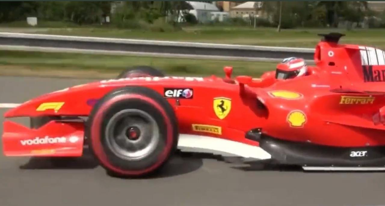 Ferrari da Formula 1 in autostrada: le peripezie dell'automobilista in un video 