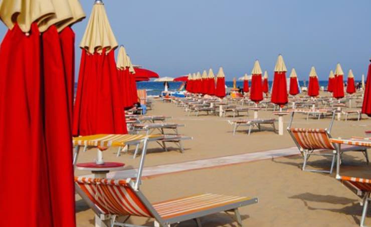 Turista spiaggia hotel