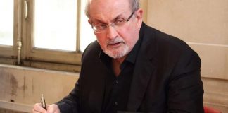 Salman Rushdie, un'altra scrittrice minacciata di morte