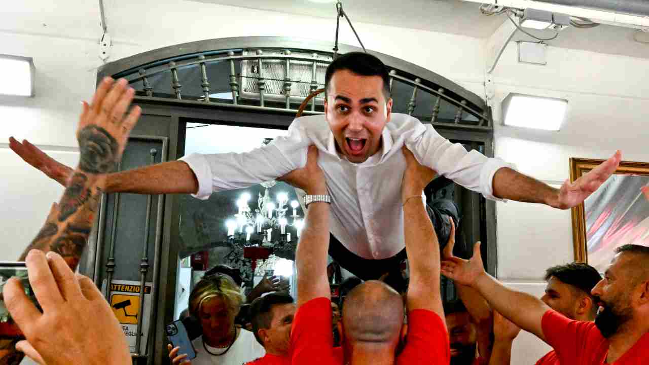 Di Maio vola in pizzeria