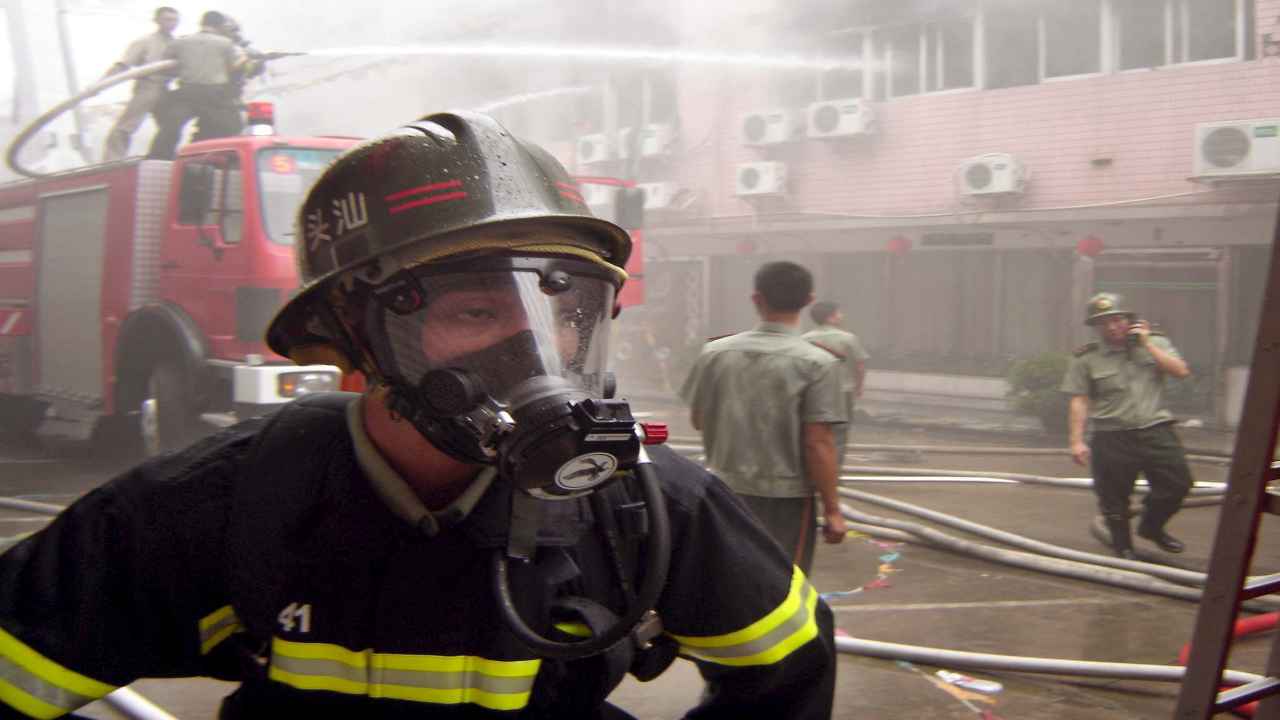 Paura in città Cina incendio