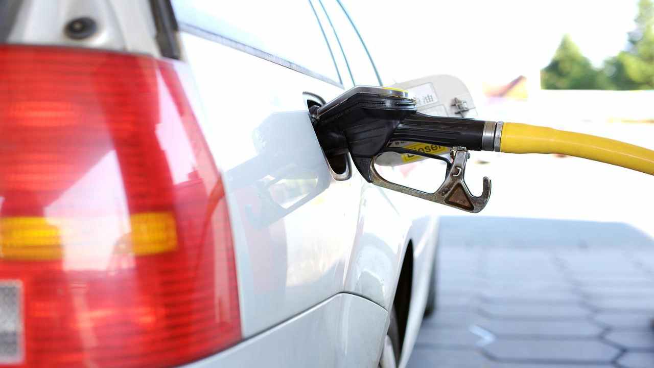 distributori carburante annacquato