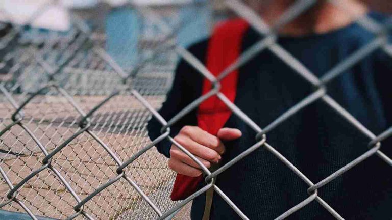 Massacro A Scuola 5 Uomini Picchiano A Sangue 16enne I Testimoni 