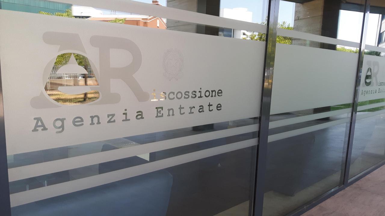Agenzia delle Entrate spedisce migliaia di cartelle esattoriali agli italiani