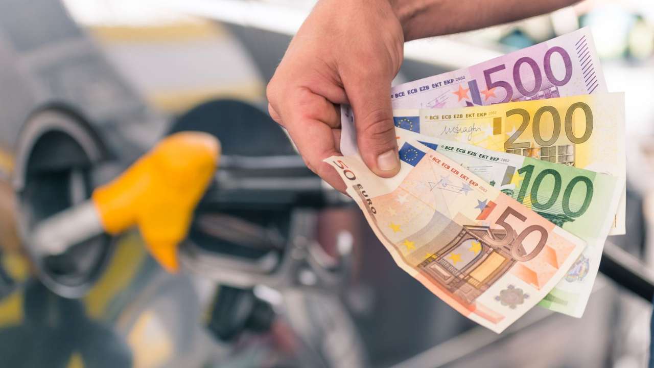 Bonus benzina bollette, gli interventi del governo