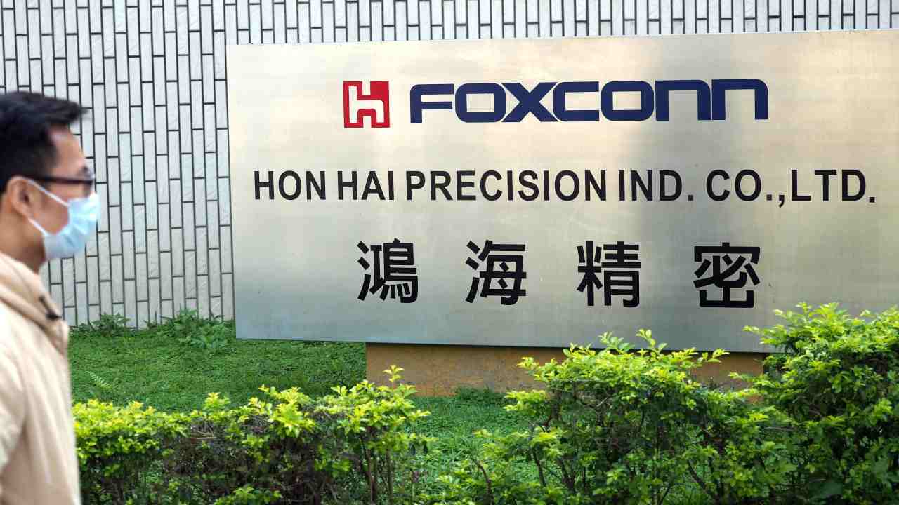 Fuga di lavoratori da Foxconn per paura dei "cicli chiusi" di lavoro 