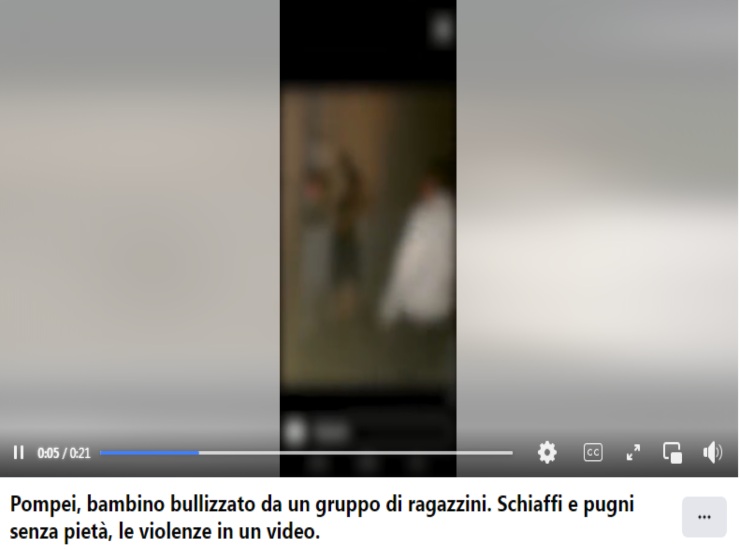 Picchiato dal branco un bambino