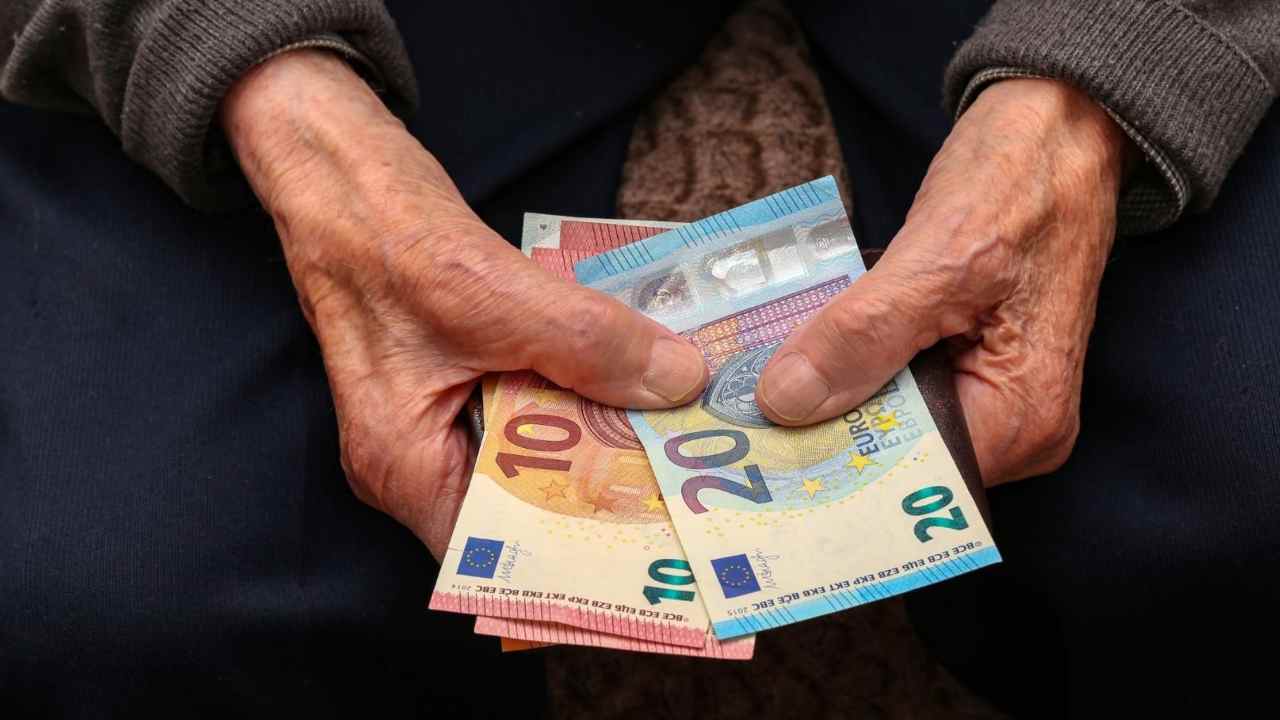 Ora oltre al TFR i pensionati ricevono anche la somma aggiuntiva: tanti soldi subito, gioia e dono