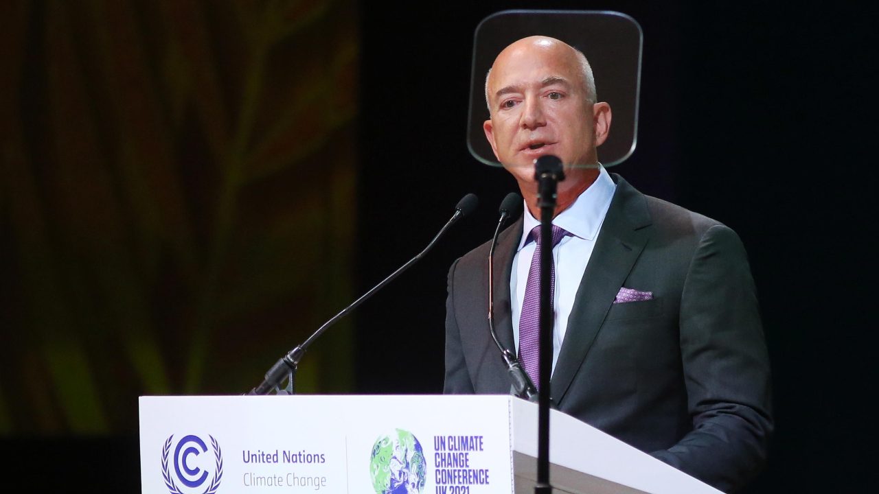 Jeff Bezos denunciato dall’ex domestica