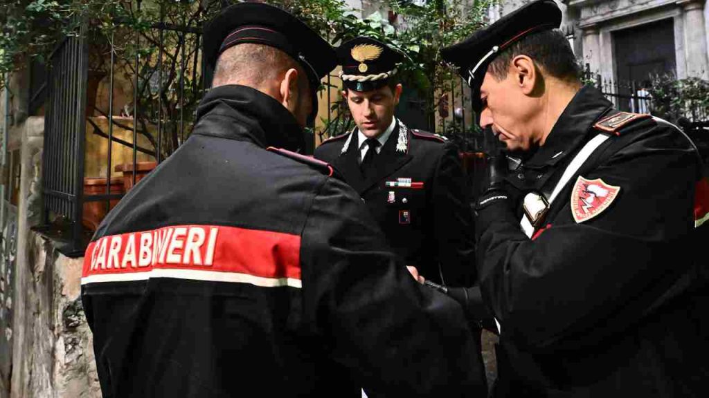 E' caduto dal balcone di casa dell'ex moglie: muore sul colpo | L'uomo ...