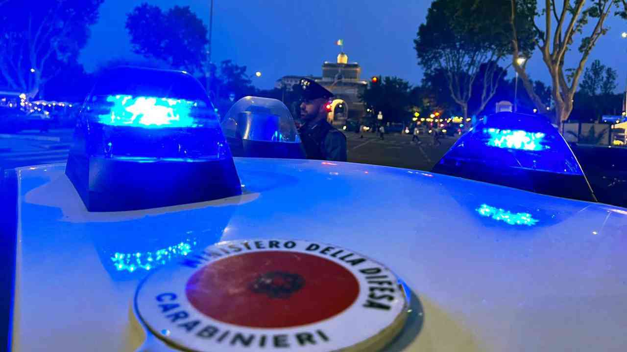 Sirena carabinieri, foto Ansa