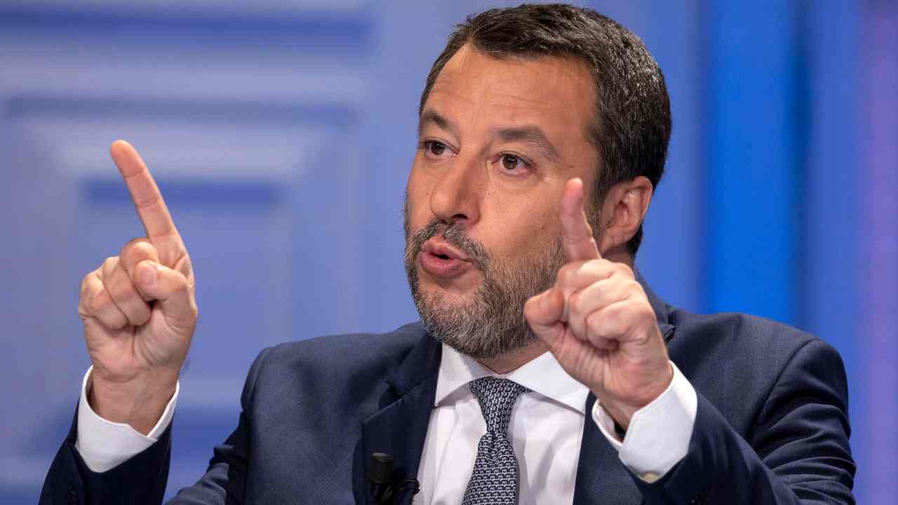 Migranti, il vicepremier Matteo Salvini "Stroncare il traffico"