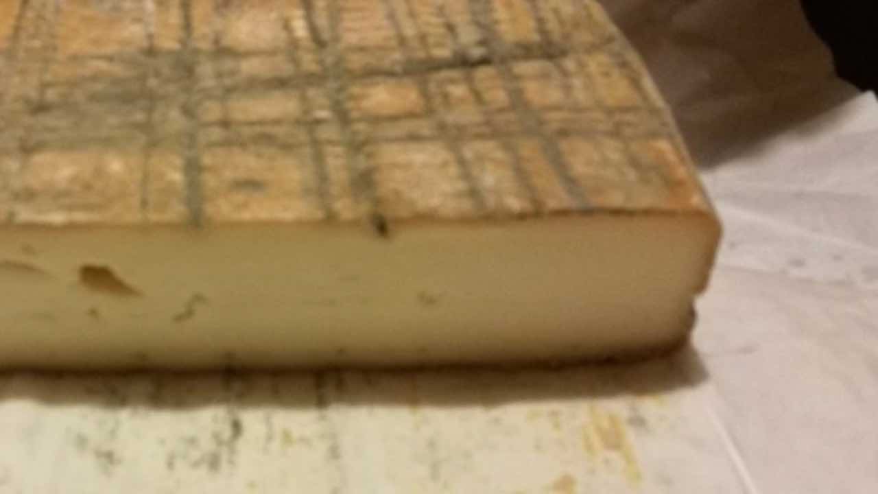 Taleggio ritirato dal mercato