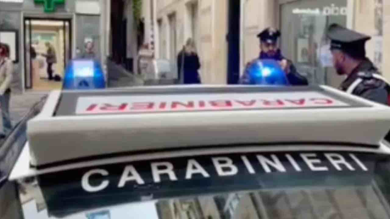 Uccide uomo con una freccia a Genova