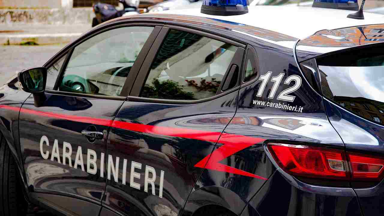 Uccide la moglie poi si impicca, indagini dei carabinieri