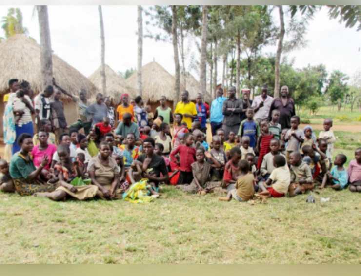 Contandino ugandese con 102 figli e 568 nipoti chiede alle moglie di prendere la pillola