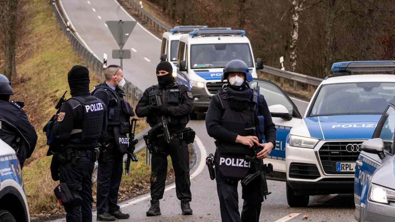 Pianificano attacco terroristico al Bundestag, 25 persone arrestate
