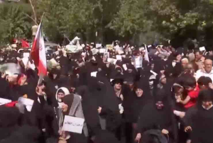 Iran proteste violenza strada 