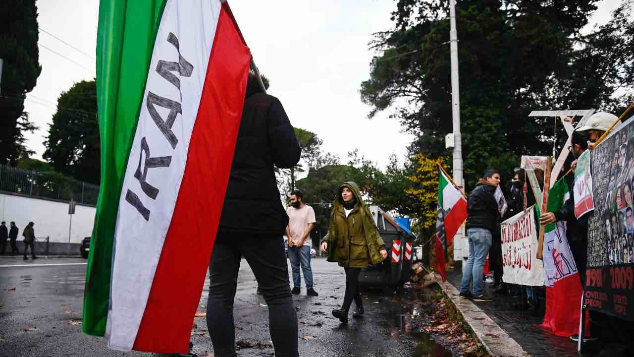 Iran proteste Roma ambasciata 