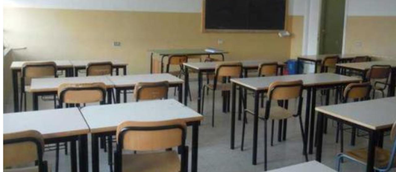 16enne scoperto con un pistola a scuola