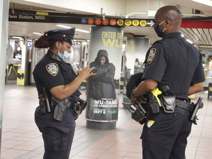 Aggrediti tre agenti a Times Square 